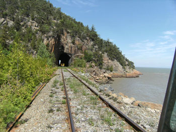 007 enters tunnel on the Charlevoix